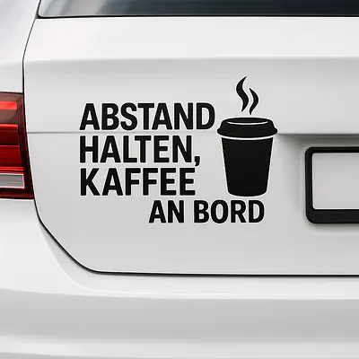 ABSTAND HALTEN, KAFFEE AN BORD – Autoaufkleber mit Kaffeebecher-Icon secondary image